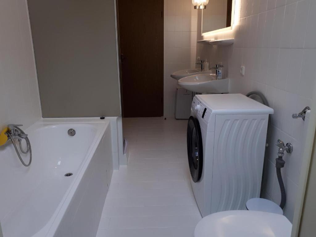 Karl-Stieler-Str. One Room In A 2 Room Appartment ; Lot Space Bruckmuhl Luaran gambar