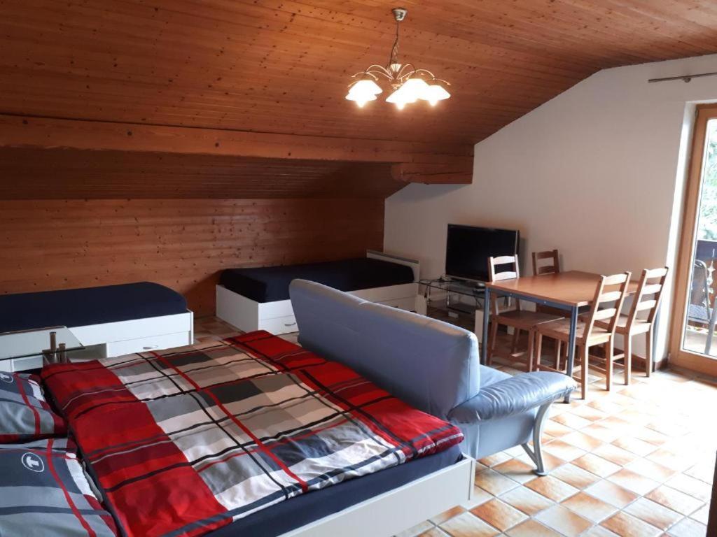 Karl-Stieler-Str. One Room In A 2 Room Appartment ; Lot Space Bruckmuhl Luaran gambar