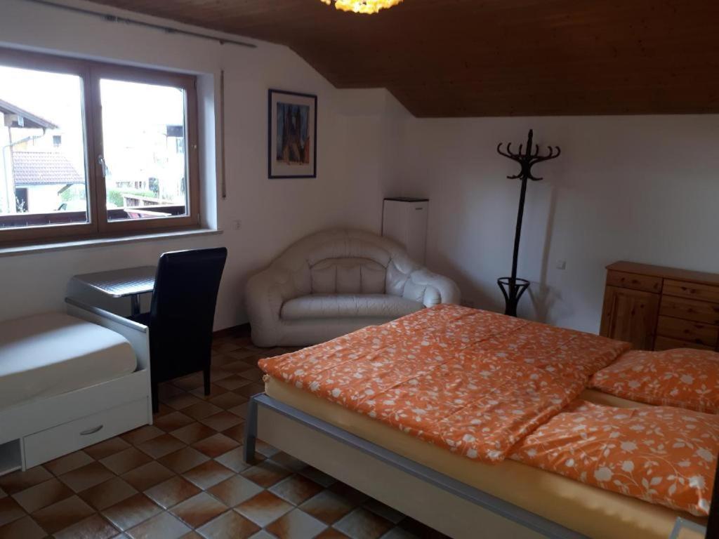 Karl-Stieler-Str. One Room In A 2 Room Appartment ; Lot Space Bruckmuhl Luaran gambar